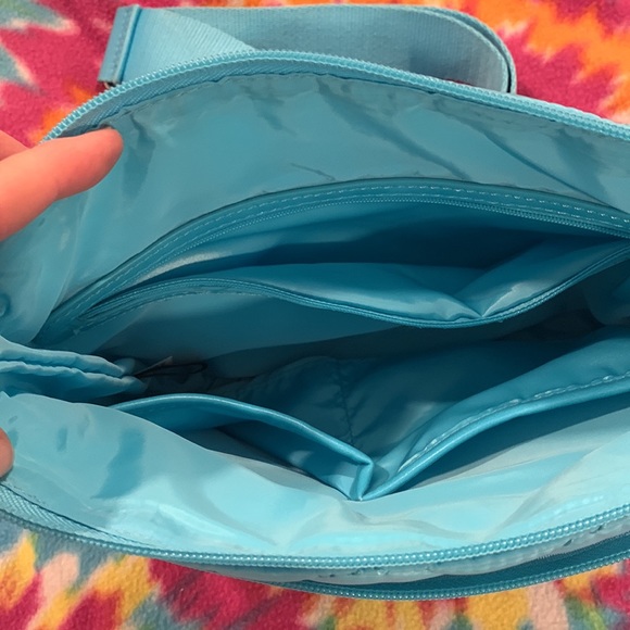 Crossbody bag lightweight microfiber lots of pockets adjustable strap new - Picture 2 of 7